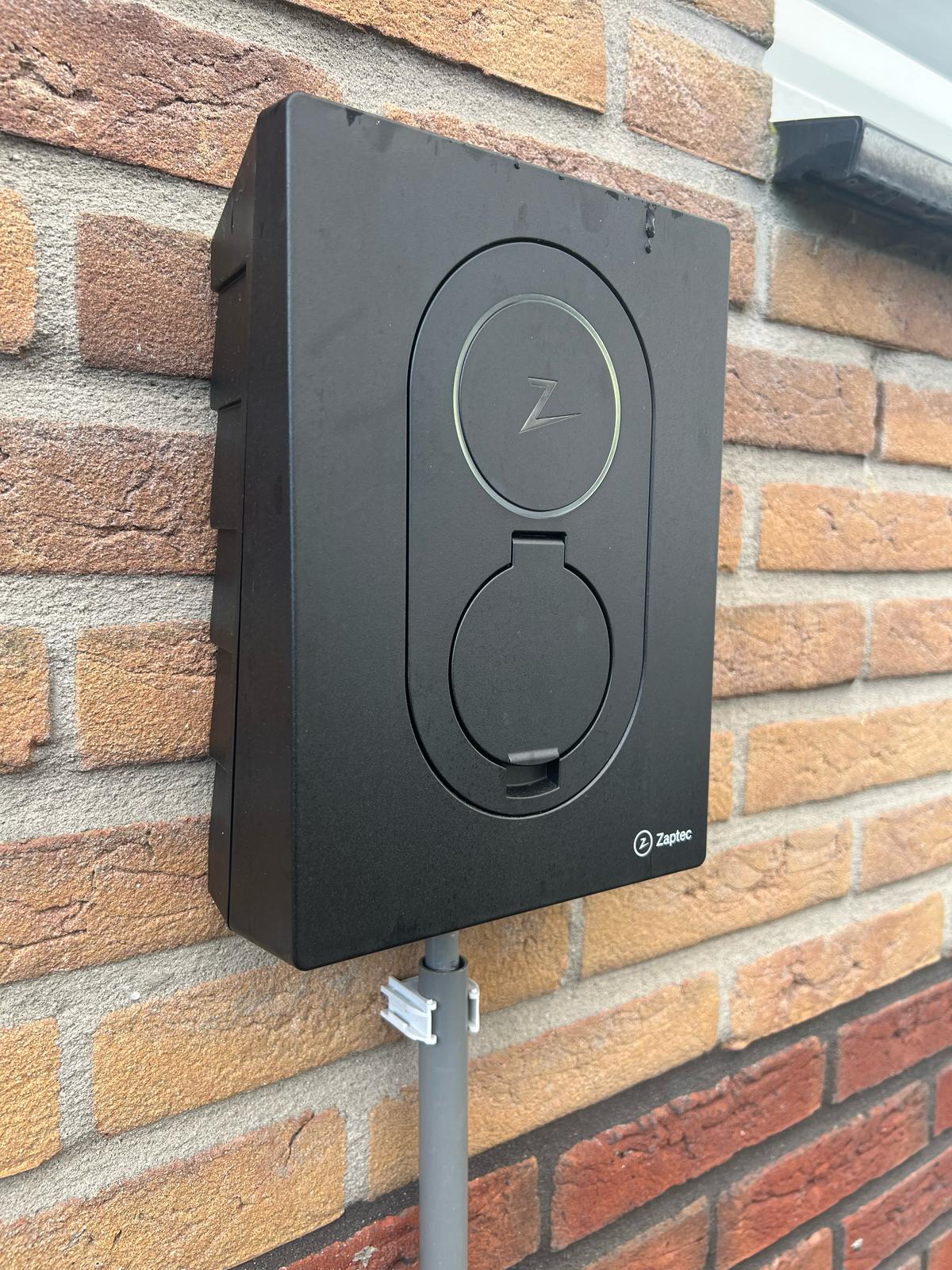 Laadpaal plaatsen en vervangen - Tesla Lynk & Co Volkswagen ID Volvo - Almere Amsterdam Utrecht Lelystad - Groepenkast service 